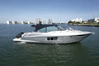 Thumbnail von Cruisers Yachts 45 Cantius