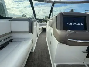 Thumbnail von Formula 330 Crossover Bowrider