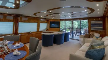 Thumbnail von Hatteras 80 Enclosed Bridge Skylounge Gallopin
