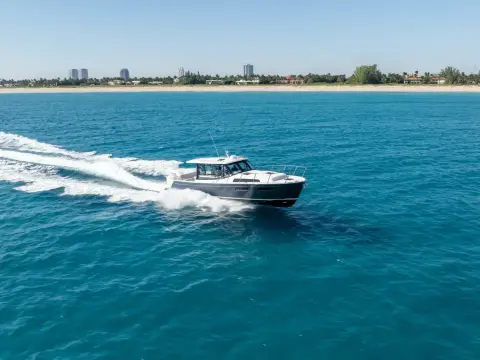 MJM Yachts 42 In-Stock MJM 42-005