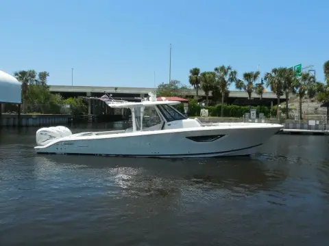 Pursuit S 378 Sport FIJI KAI