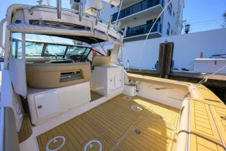Thumbnail von Tiara Yachts 3100 LE Black Jack