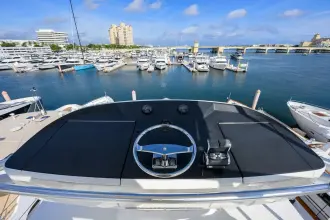Thumbnail von Viking 92 Enclosed Bridge SPECULATOR