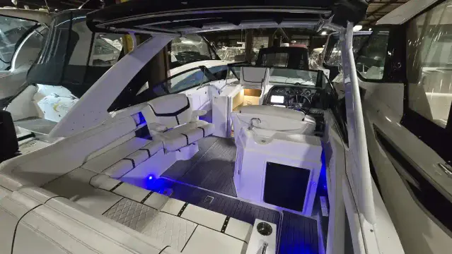 Cruisers Yachts 338 CX