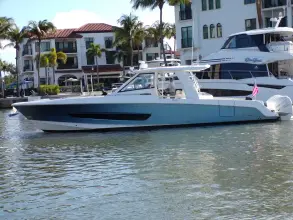 Thumbnail von Boston Whaler 420 Outrage
