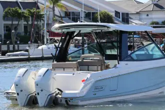 Thumbnail von Boston Whaler 330 Vantage