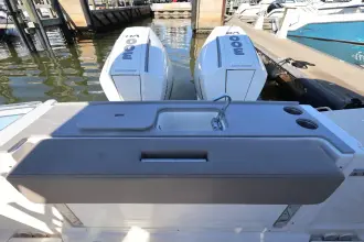 Thumbnail von Boston Whaler 330 Vantage