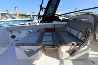 Thumbnail von Boston Whaler 330 Vantage