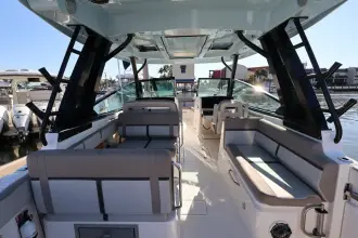 Thumbnail von Boston Whaler 330 Vantage