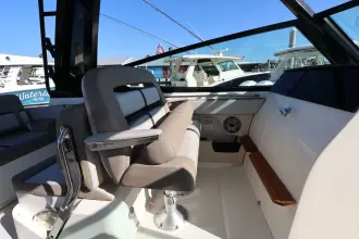 Thumbnail von Boston Whaler 330 Vantage