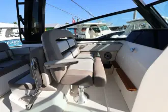Thumbnail von Boston Whaler 330 Vantage