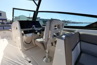 Thumbnail von Boston Whaler 330 Vantage