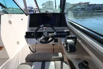 Thumbnail von Boston Whaler 330 Vantage