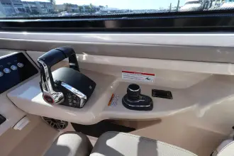 Thumbnail von Boston Whaler 330 Vantage