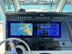 Thumbnail von Boston Whaler 330 Outrage