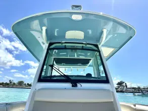 Thumbnail von Boston Whaler 330 Outrage