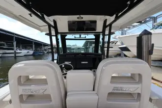 Thumbnail von Boston Whaler 330 Outrage