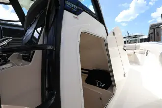 Thumbnail von Boston Whaler 330 Outrage