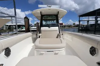 Thumbnail von Boston Whaler 330 Outrage
