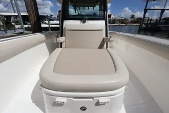 Thumbnail von Boston Whaler 330 Outrage