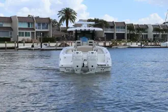 Thumbnail von Boston Whaler 330 Outrage