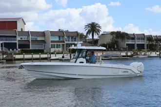 Thumbnail von Boston Whaler 330 Outrage