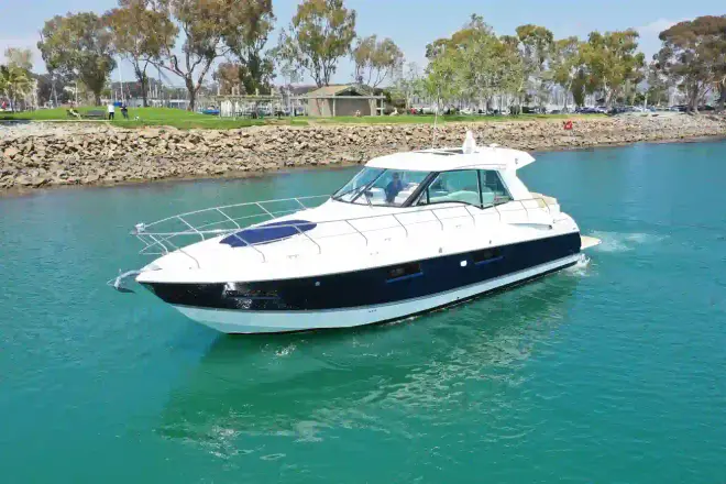 Cruisers Yachts 48 Cantius