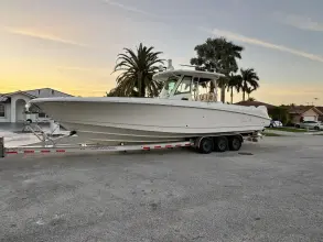 Thumbnail von Boston Whaler 350 Outrage
