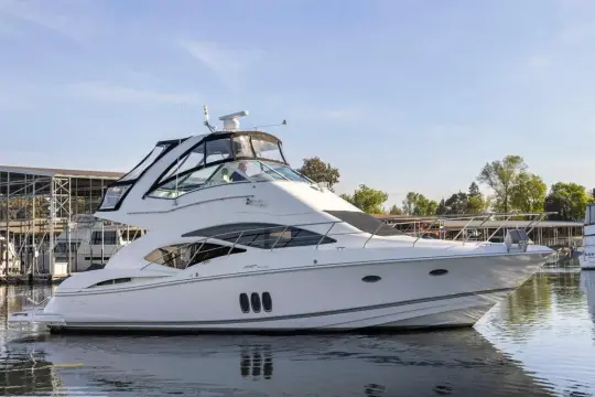 Cruisers Yachts 447 Sport Sedan