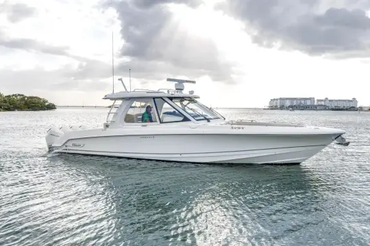 Boston Whaler 380 Realm