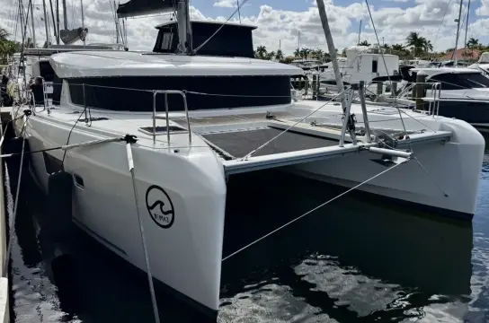 Lagoon 42 Owners Version