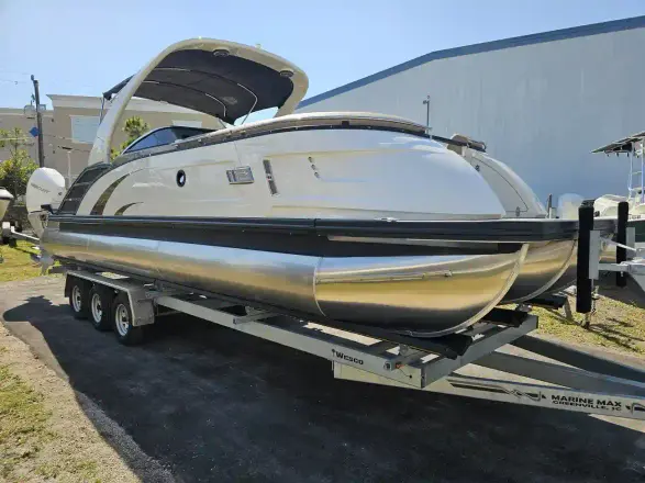 Bennington 27QX