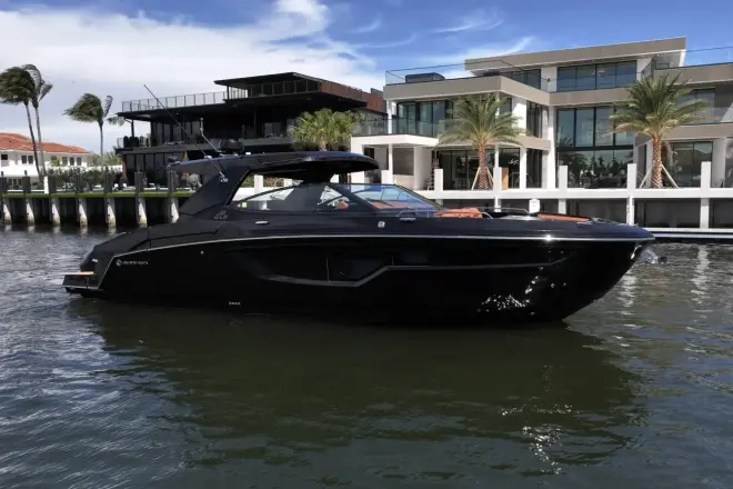 Cruisers Yachts 38 GLS OB