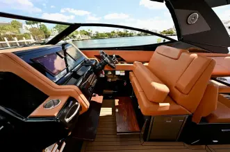 Thumbnail von Cruisers Yachts 38 GLS OB