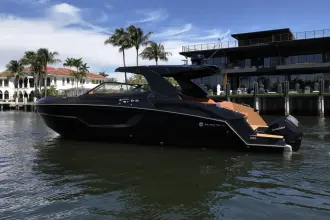 Thumbnail von Cruisers Yachts 38 GLS OB