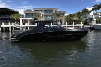 Thumbnail von Cruisers Yachts 38 GLS OB