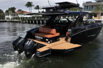 Thumbnail von Cruisers Yachts 38 GLS OB