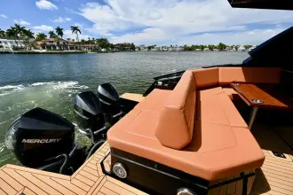 Thumbnail von Cruisers Yachts 38 GLS OB