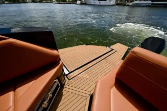 Thumbnail von Cruisers Yachts 38 GLS OB