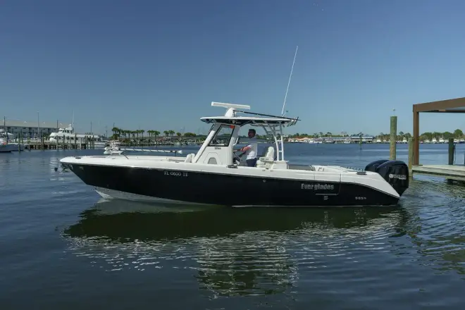 Everglades 325 CC