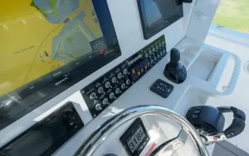 Thumbnail von Everglades 325 CC