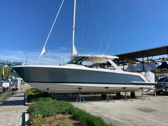 Tiara Yachts 43LS