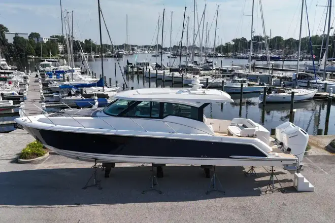 Tiara Yachts 43LE