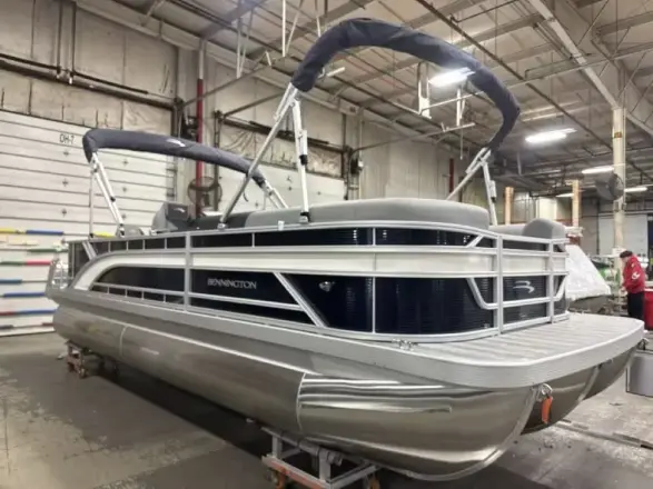 Bennington 22 SFC