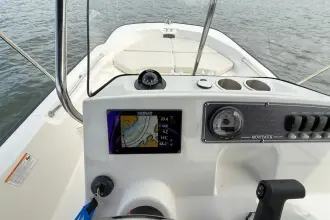 Thumbnail von Boston Whaler 170 Montauk