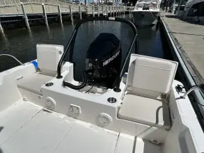 Thumbnail von Boston Whaler 210 Montauk