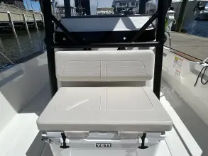 Thumbnail von Boston Whaler 210 Montauk