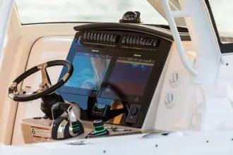 Thumbnail von Boston Whaler 350 Realm