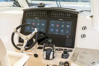 Thumbnail von Boston Whaler 350 Realm