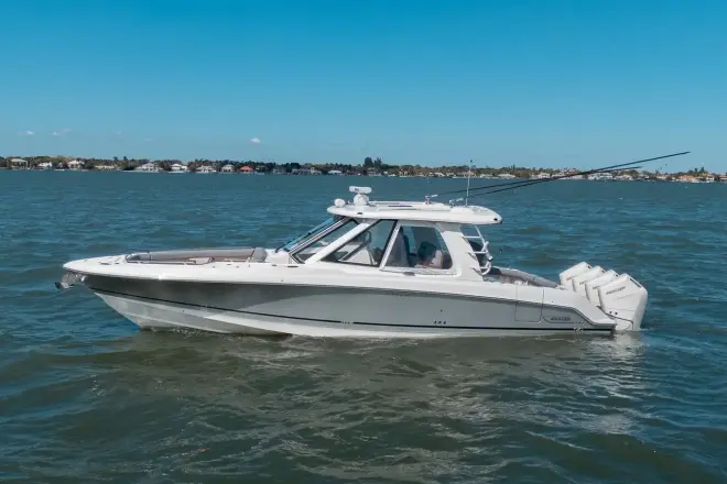 Boston Whaler 380 Realm RFN II